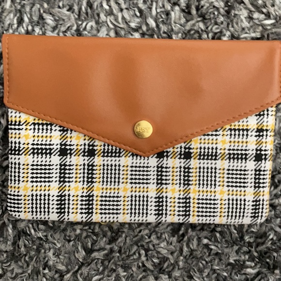 ๐ FREE ADD ON ๐ Ipsy Makeup Pouch - Picture 2 of 2